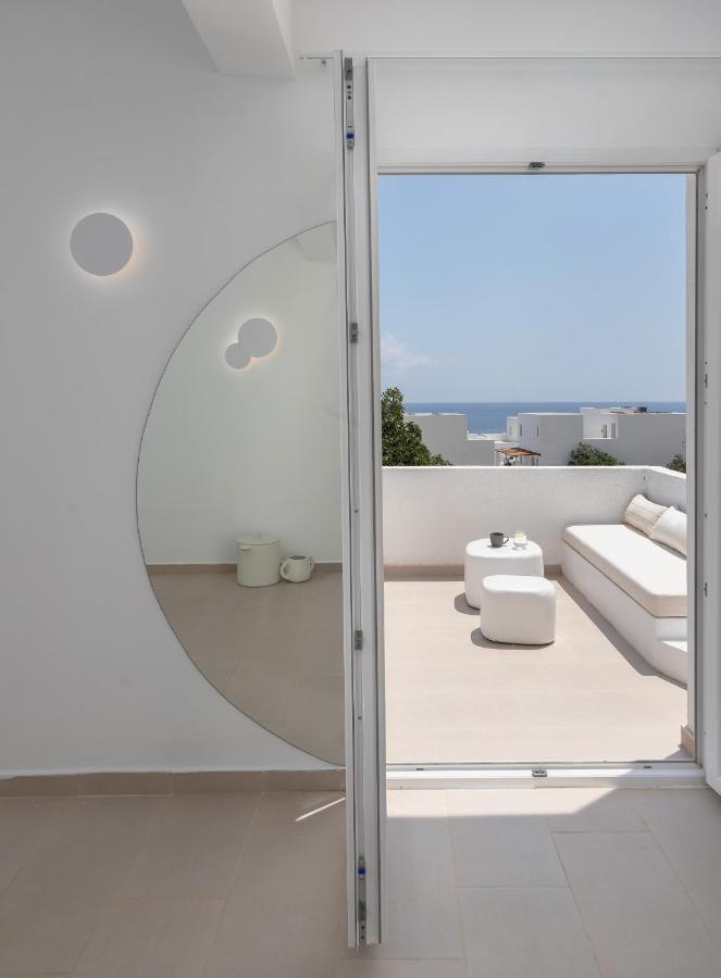 Voca Hotel & Suites Kamári Екстериор снимка
