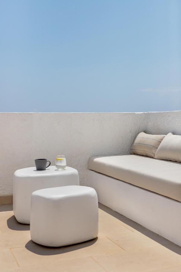 Voca Hotel & Suites Kamári Екстериор снимка