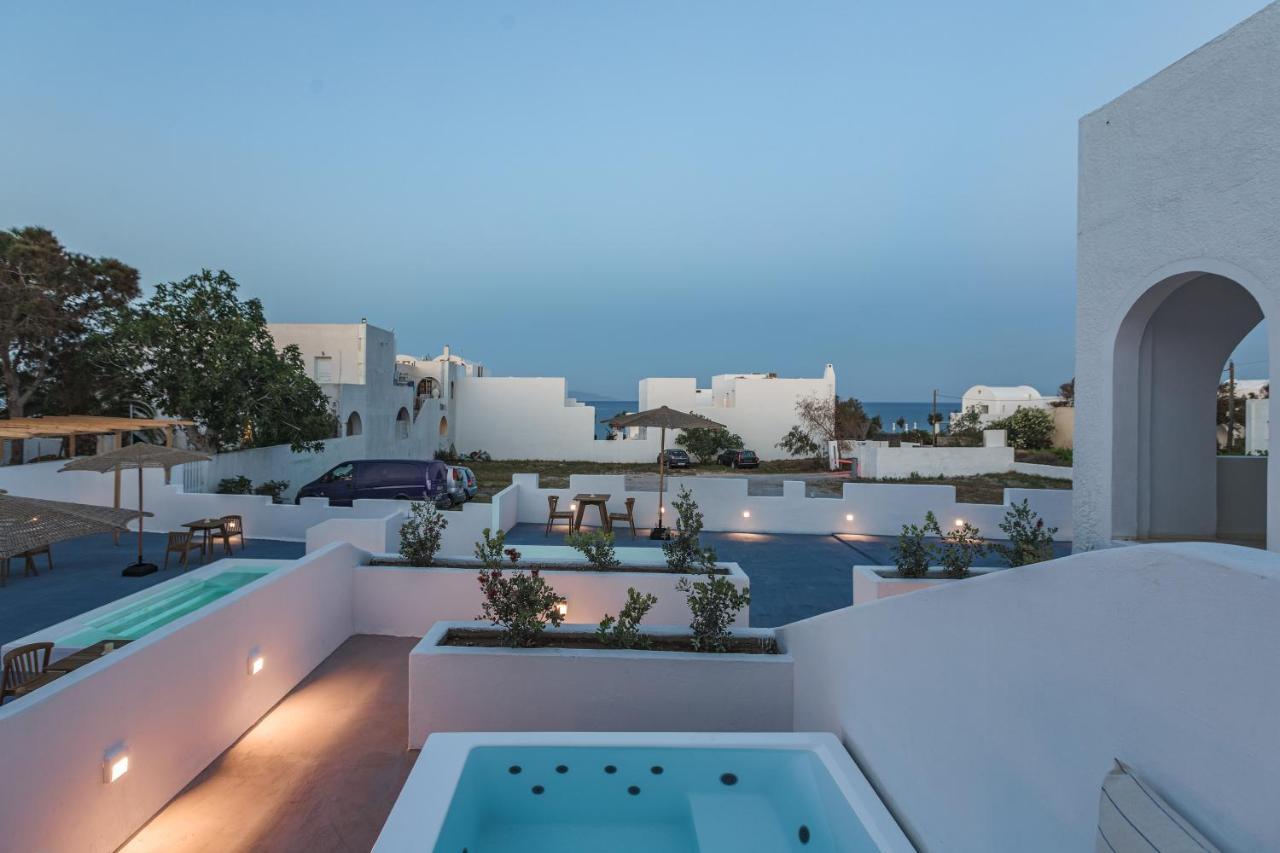 Voca Hotel & Suites Kamári Екстериор снимка